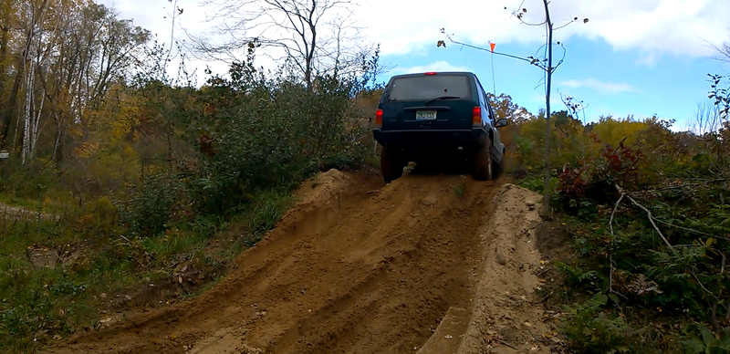 Illustration for article titled Which Is Better Off-Road: A Brand New Jeep Cherokee Or My Old $600 Craigslist Cherokee?